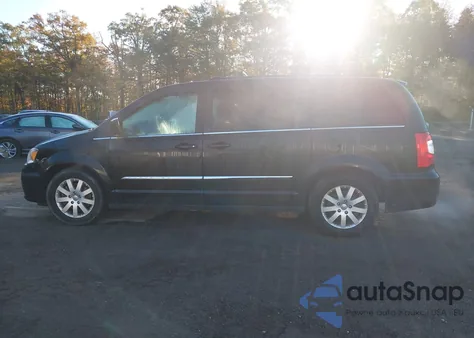 2016 Chrysler Town & Country Touring z USA, uszkodzony, nr VIN 2C4RC1BG5GR165332